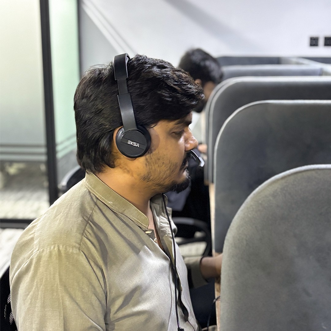 JSons Communications agent taking a live call